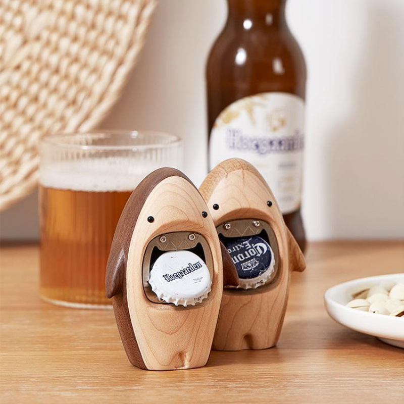 Kitchen Gadgets Men - Creativo apribottiglie in legno con squalo,